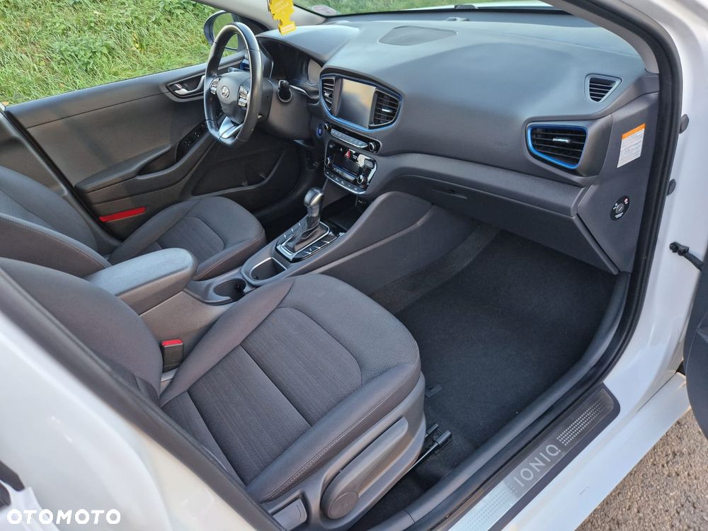 Hyundai IONIQ - 13