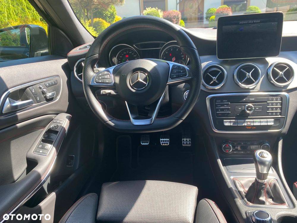 Mercedes-Benz GLA 200 AMG Line - 32