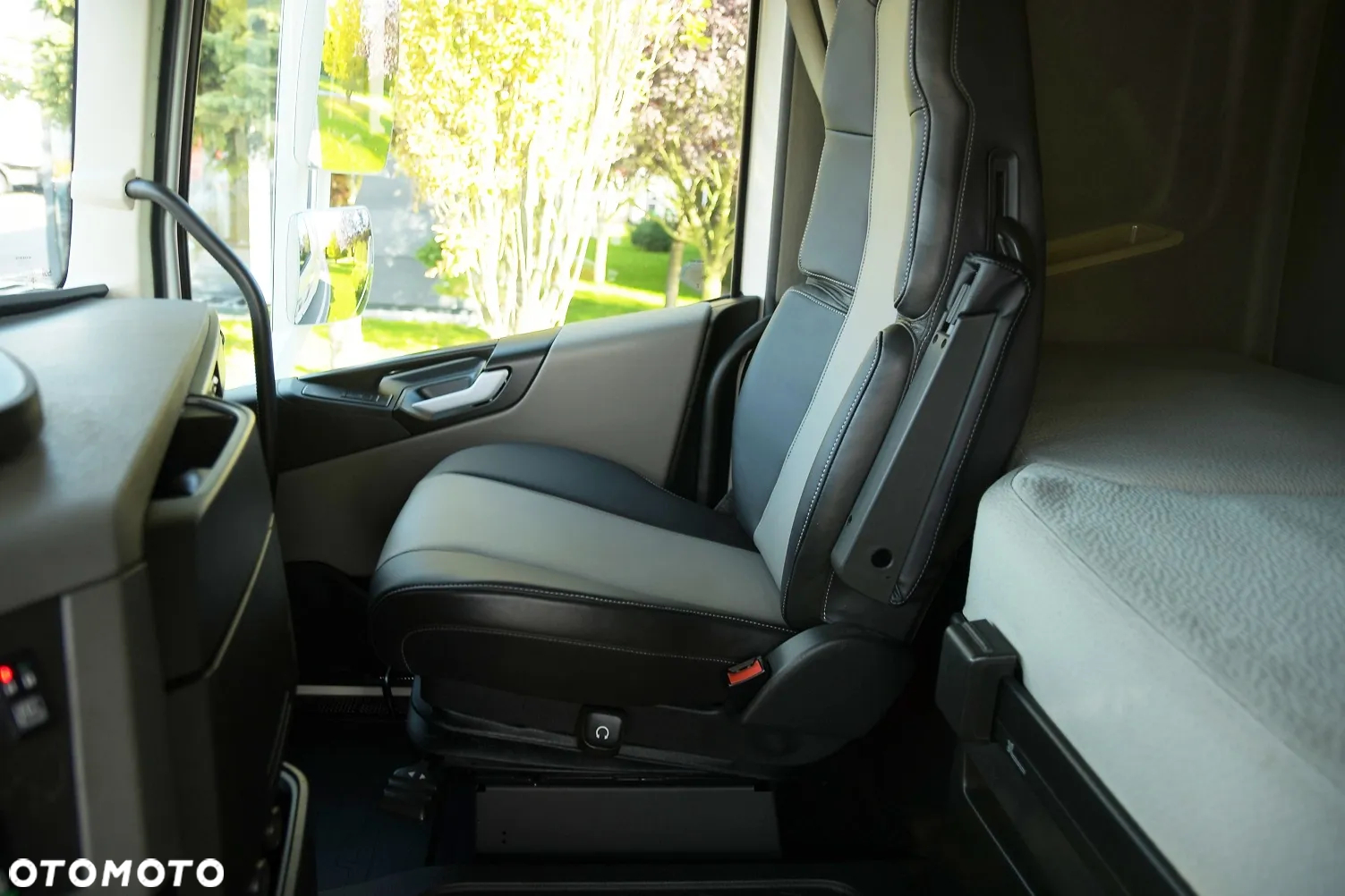 Volvo FH540 ///* GLOBETROTTER ///* HAKOWIEC ///* DO PRZEWOZU KONTENERÓW ///* 6X4 ///* 2019 ///* XENON ///* RETARDER ///* SUPER STAN - 27