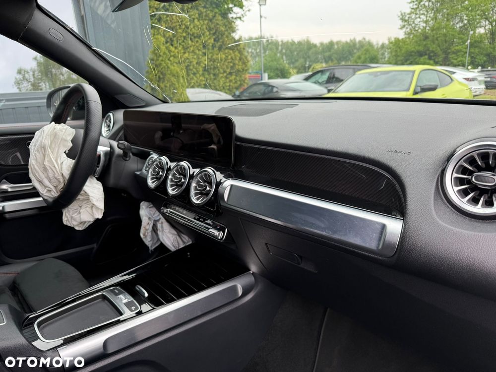Mercedes-Benz GLB 200 AMG Line 7G-DCT - 17