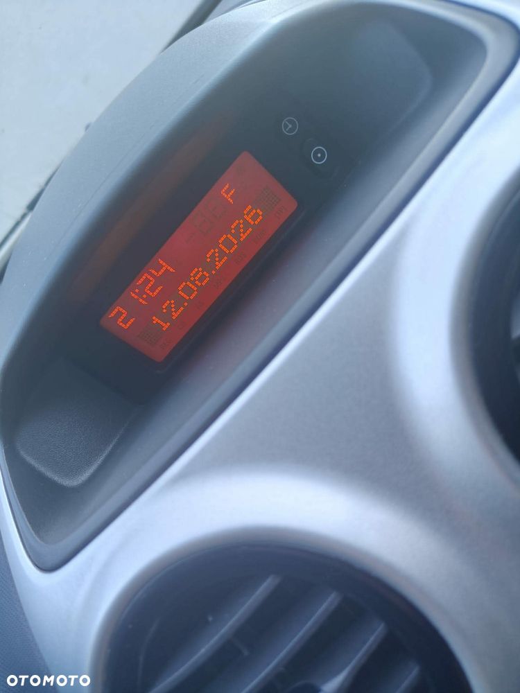 Opel Corsa 1.2 16V Enjoy - 9