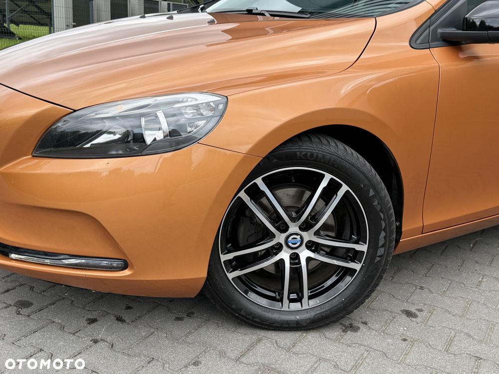 Volvo V40 T3 R Design - 3