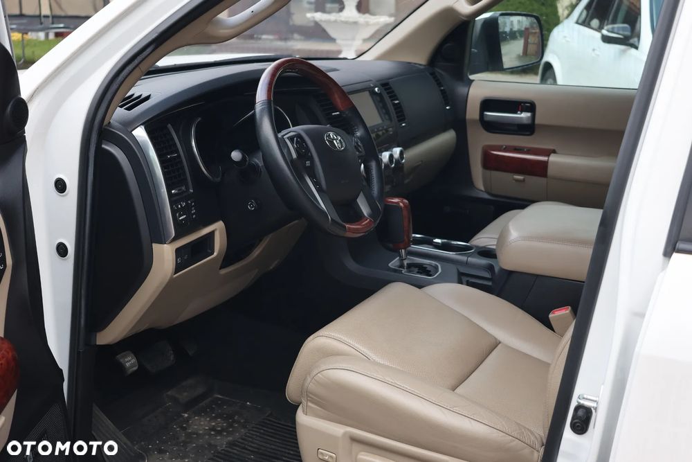 Toyota Sequoia - 12