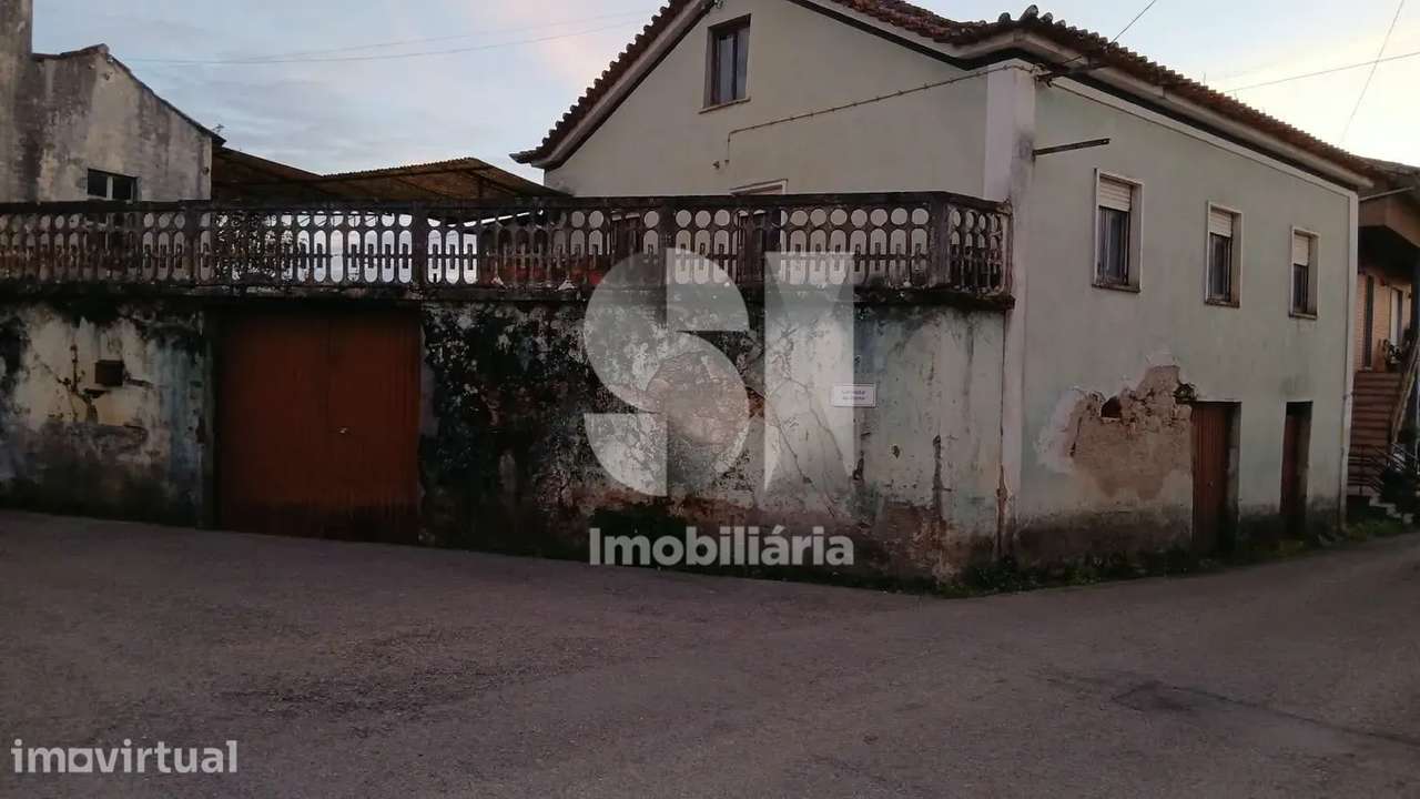 Moradia T3 para Recuperar em Casais - Arrifana / Vila Nova de Poiares