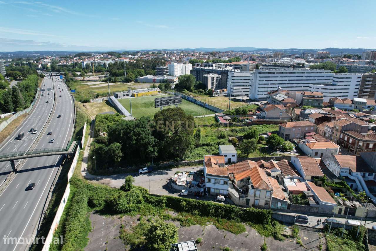 Oportunidade em Paranhos: T4 para Recuperação no Porto - Grande imagem: 4/16