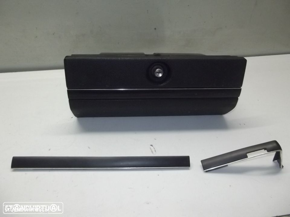 volvo 244 porta luvas c/friso - 1