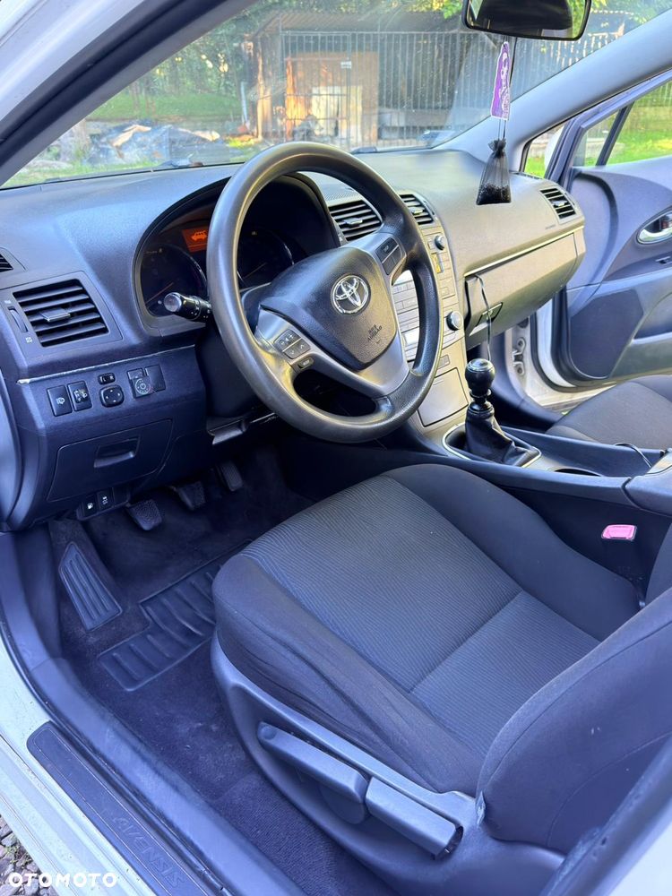 Toyota Avensis 1.6 Luna - 14