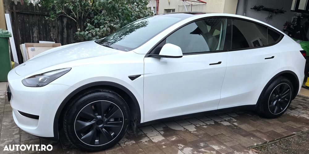 Tesla Model Y - 3