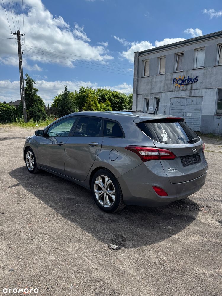 Hyundai i30 blue 1.6 CRDi Style - 3