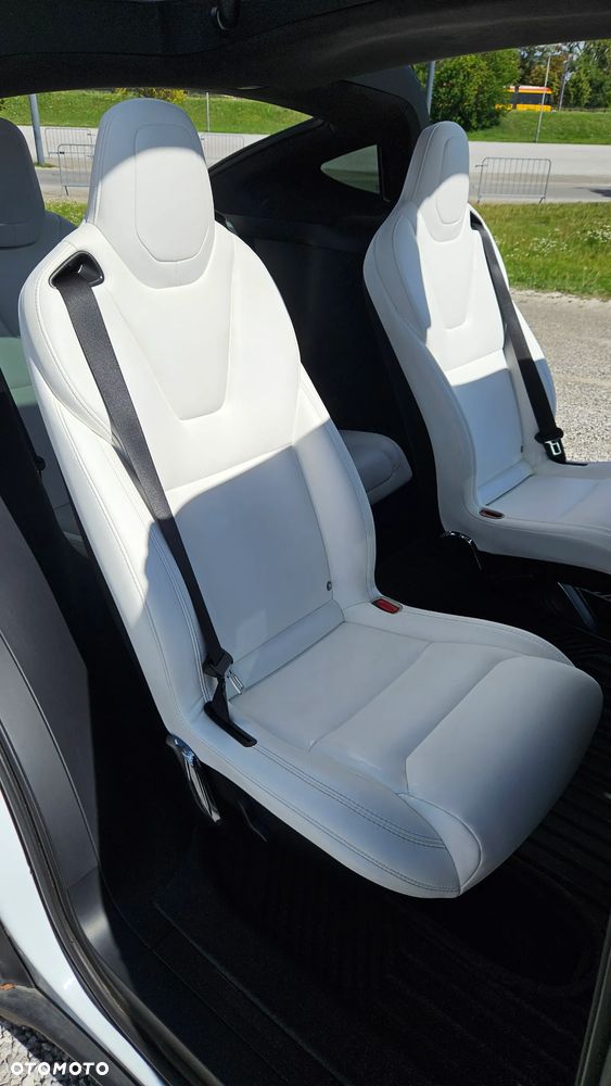 Tesla Model X - 17