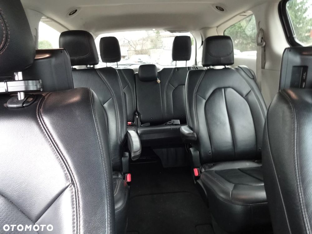 Chrysler Pacifica - 11