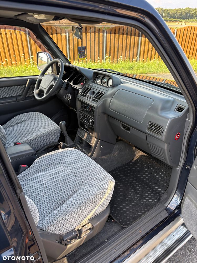 Mitsubishi Pajero - 20