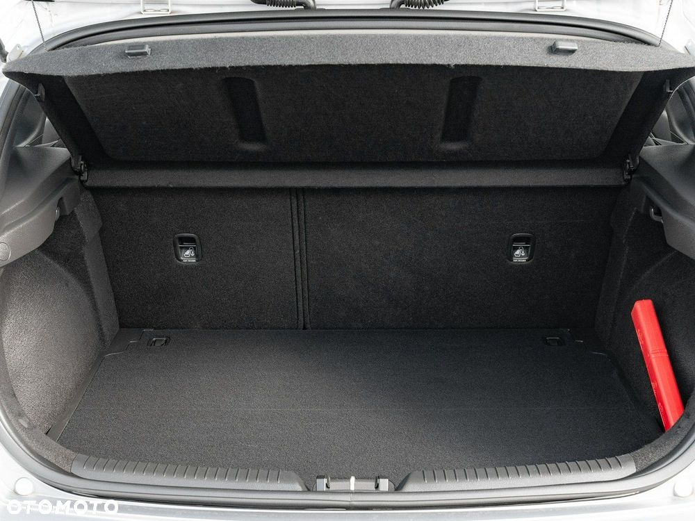 Hyundai i30 1.5 DPI Classic + - 26