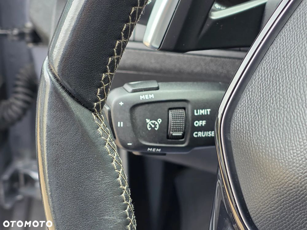 Peugeot 3008 1.6 PureTech Hybrid4 PHEV Allure S&S EAT8 - 23