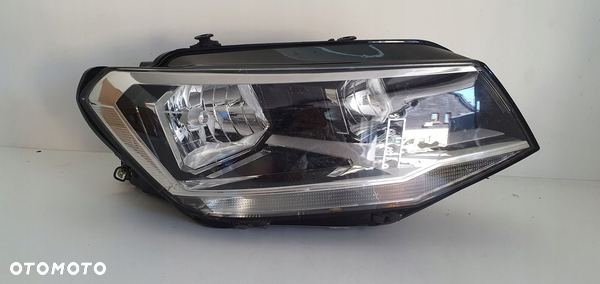 VW Caddy 2K1 Lampa prawy przód