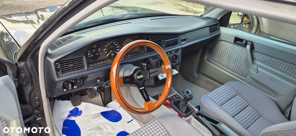 Mercedes-Benz W201 (190) - 9