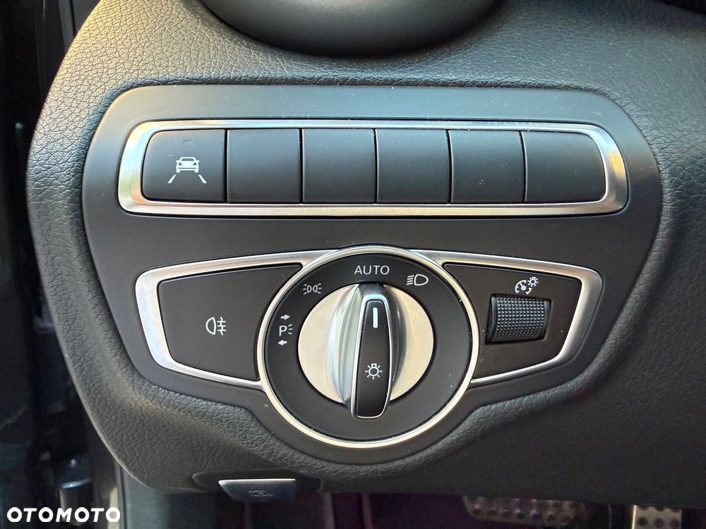 Mercedes-Benz Klasa C 300 d 4MATIC 9G-TRONIC - 23