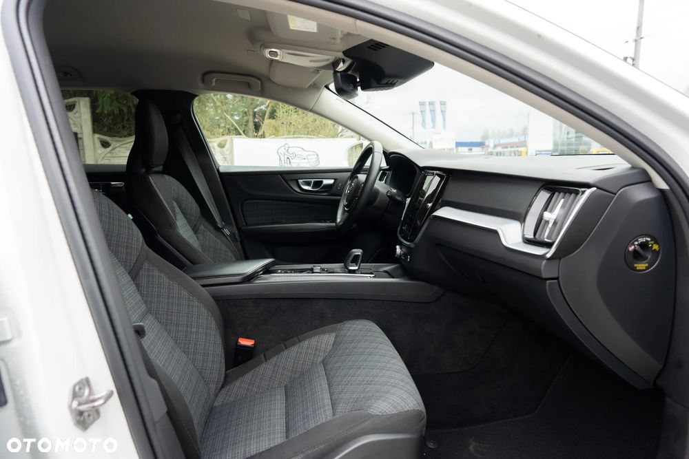 Volvo V60 B3 B DKG Momentum Pro - 21