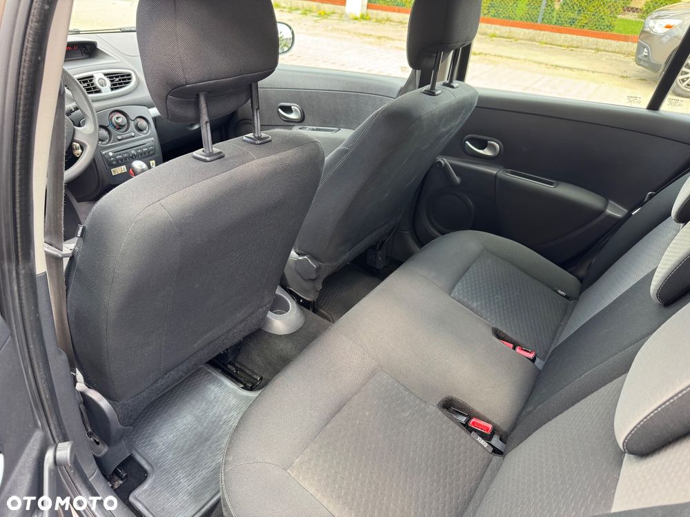 Renault Clio - 11