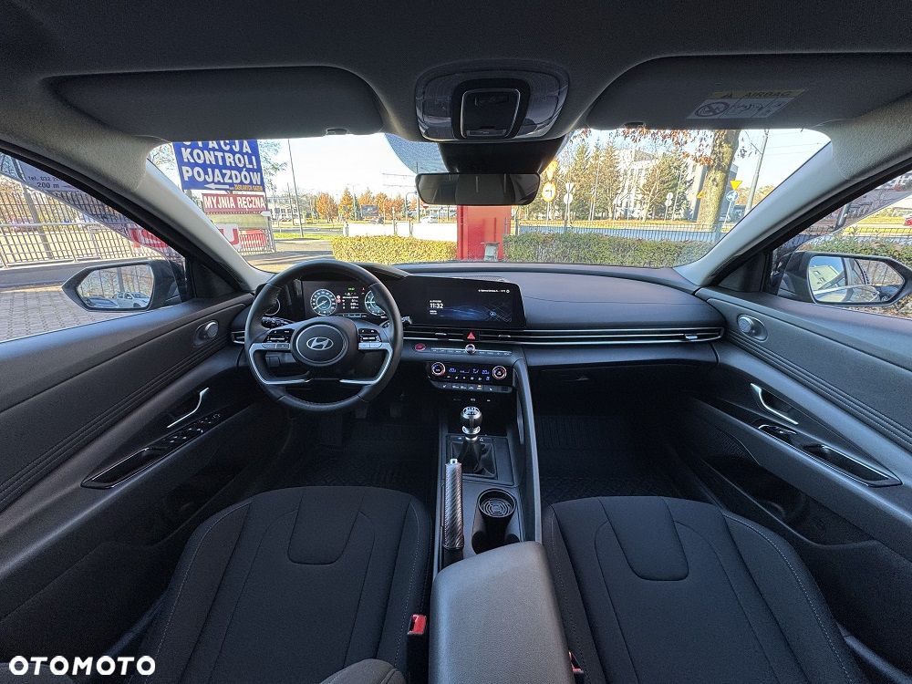 Hyundai Elantra 1.6 Smart - 11