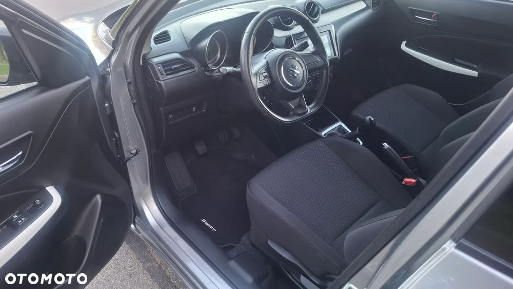 Suzuki Swift 1.2 Premium Plus - 11