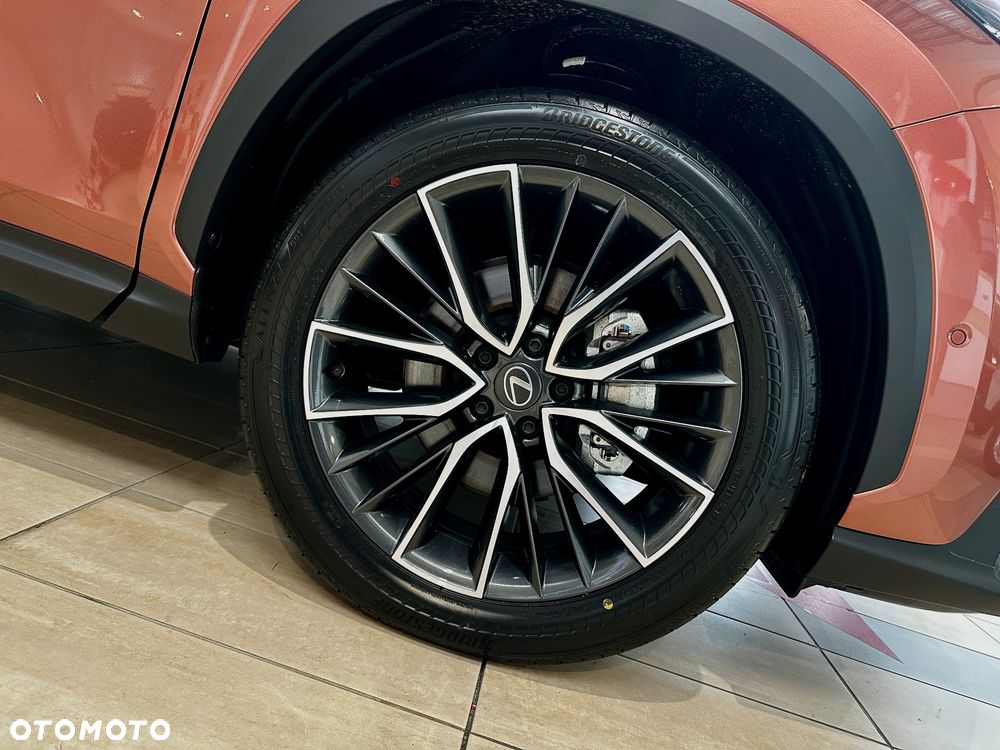 Lexus NX 350h Omotenashi AWD - 12