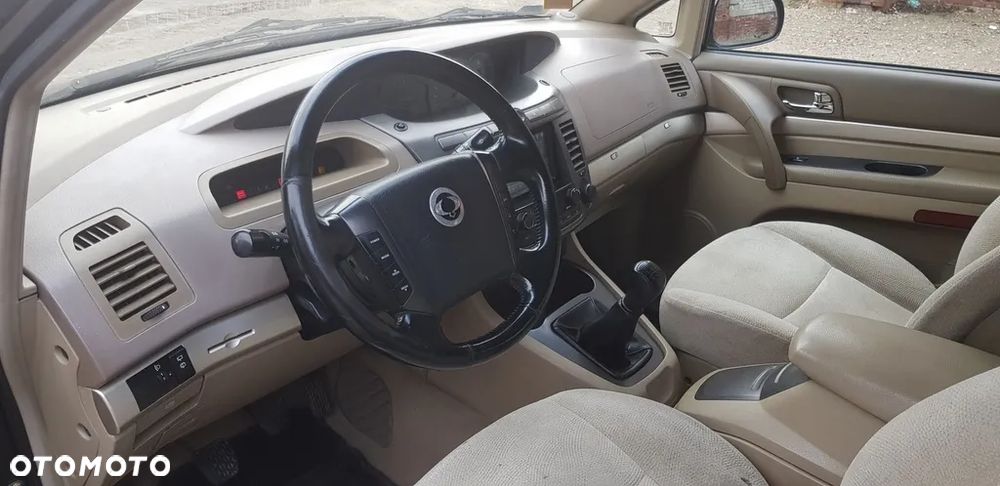 SsangYong/KGM Rodius 270 Xdi Elegance - 10