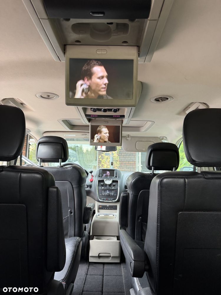 Chrysler Town & Country - 5