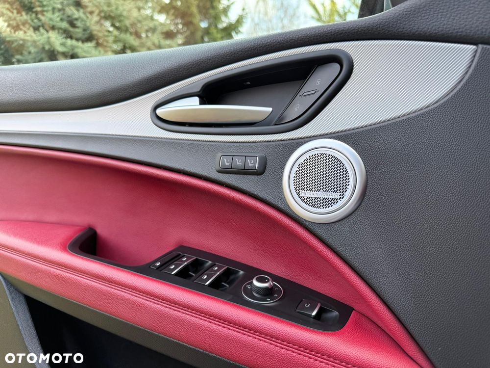 Alfa Romeo Stelvio 2.0 Turbo 16V AT8-Q4 Ti - 19