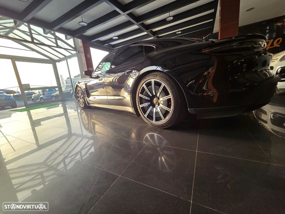 Porsche Taycan 4S bateria Performance Plus - 12