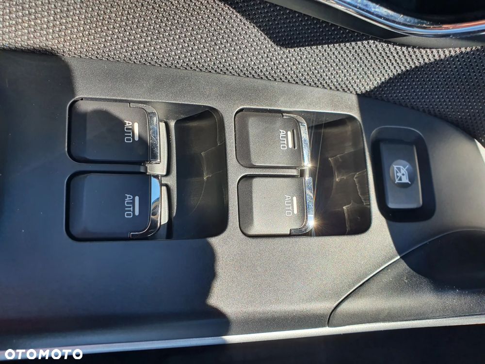 Kia Ceed 1.4 CVVT Dream-Team Edition - 25