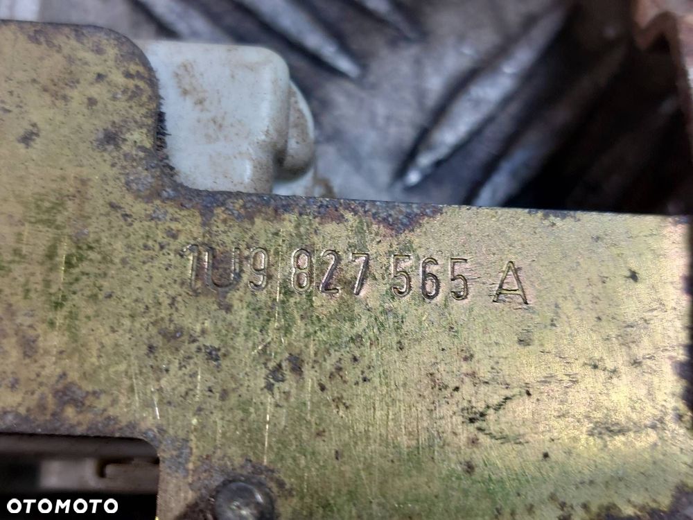 BLENDA KLAPY BAGAŻNIKA + KLAMKA ZAMEK SKODA OCTAVIA I KOMBI 1U9827565A - 2