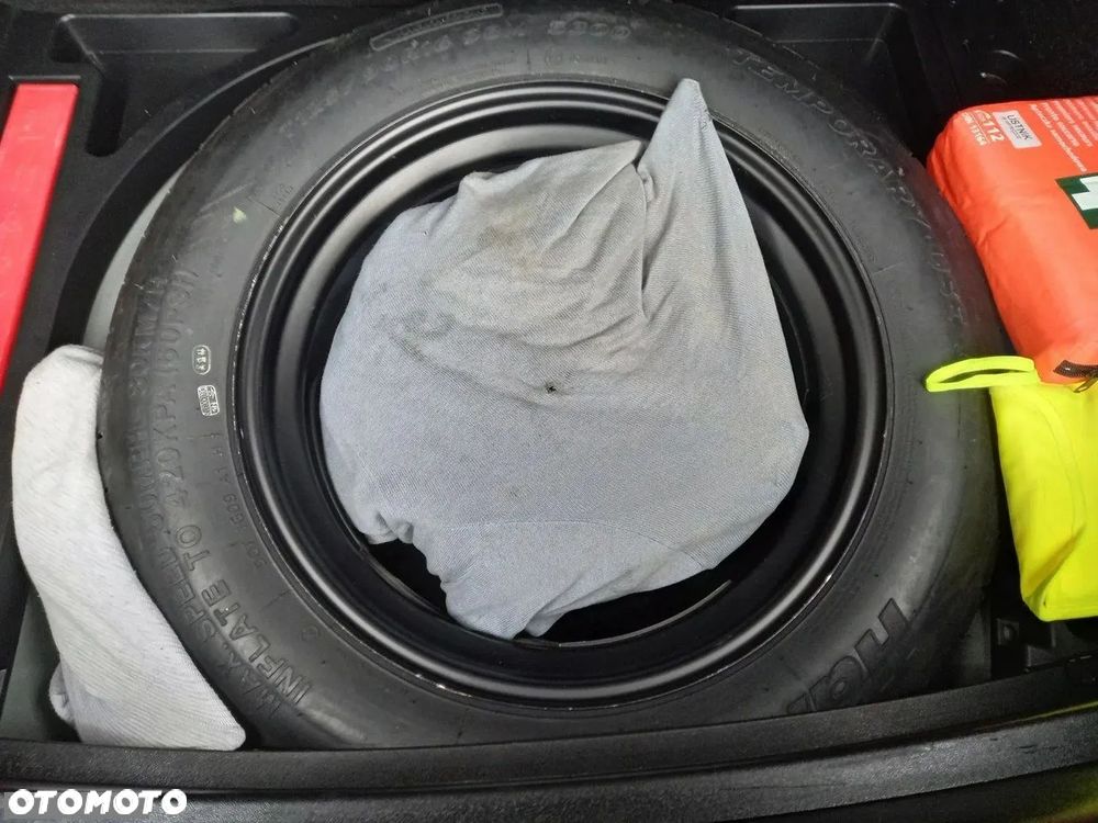 Volvo V40 D2 R-Design Summum - 11