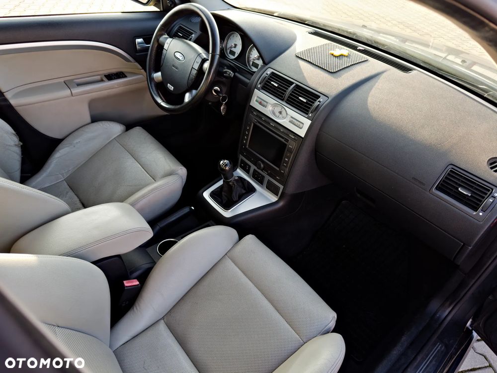 Ford Mondeo V6 ST 220 - 16