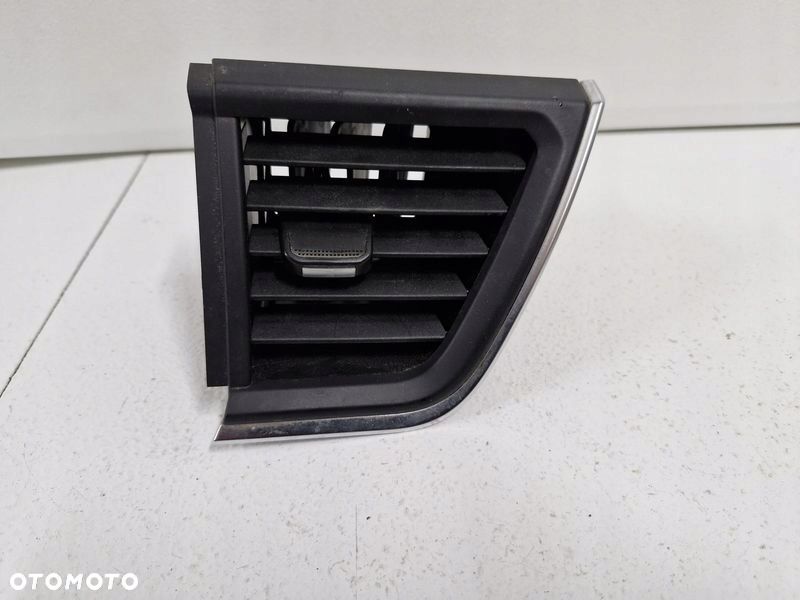 RENAULT TRAFIC III 3 LIFT IV 4 KRATKA NAWIEWU ŚRODKOWA PRAWA PRAWY PRZÓD 687508261R - 1