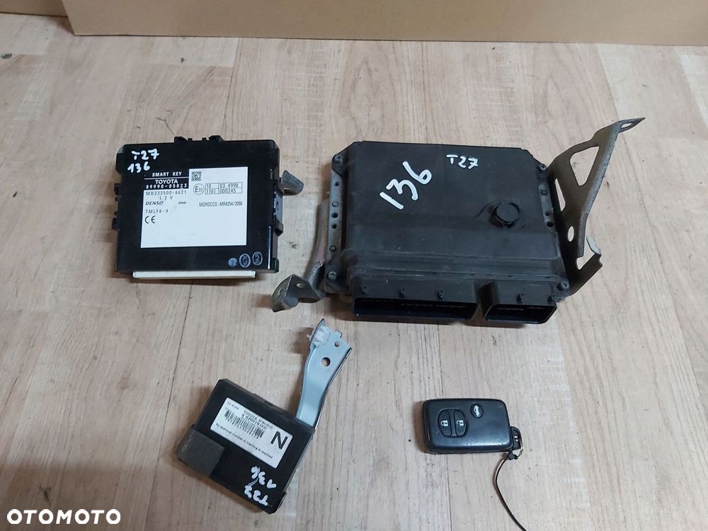 Toyota AVENSIS T27 pilot kluczyk smart key komputer - 1