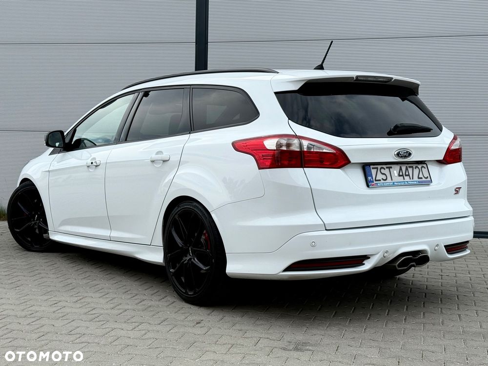 Ford Focus 2.0 EcoBoost ST mit Leder-Sport-Paket - 19