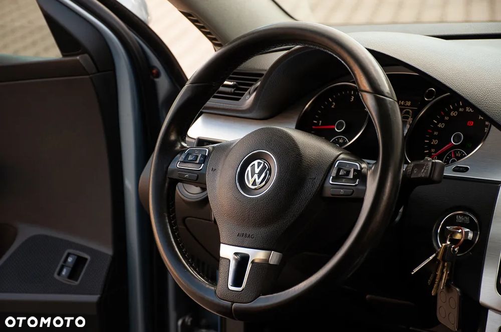 Volkswagen Passat 2.0 TDI DPF Highline DSG - 28