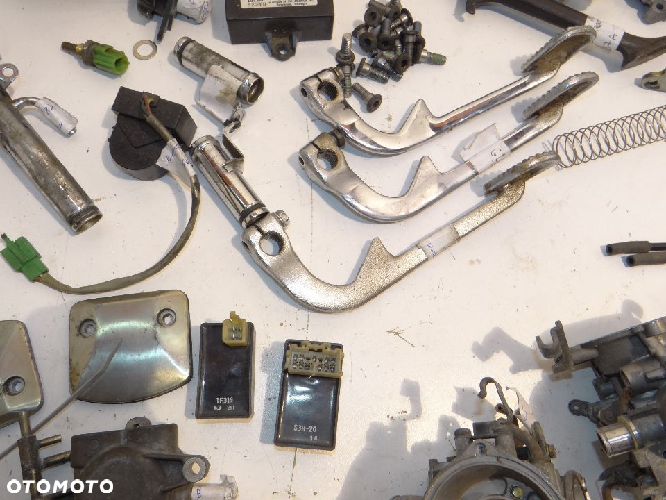 GL 1500 Goldwing gaźniki regulator napięcia wentylator kolektor wydechowy moduł zapłonowy H2153 - 13