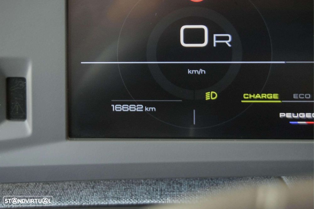 Peugeot 5008 1.2 Hybrid Allure e-DCS6 - 27