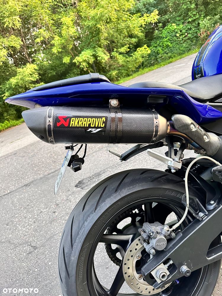 Yamaha R1 - 8