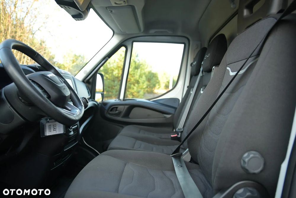 Iveco 72C18  3,0 180KM  Zanotti Z380  230 V 6,1m 12 palet dł -20+20 ładowność 3460kg - 15