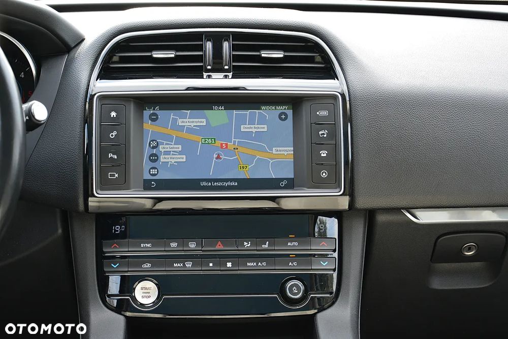 Jaguar F-Pace 2.0 i4D AWD Prestige - 31