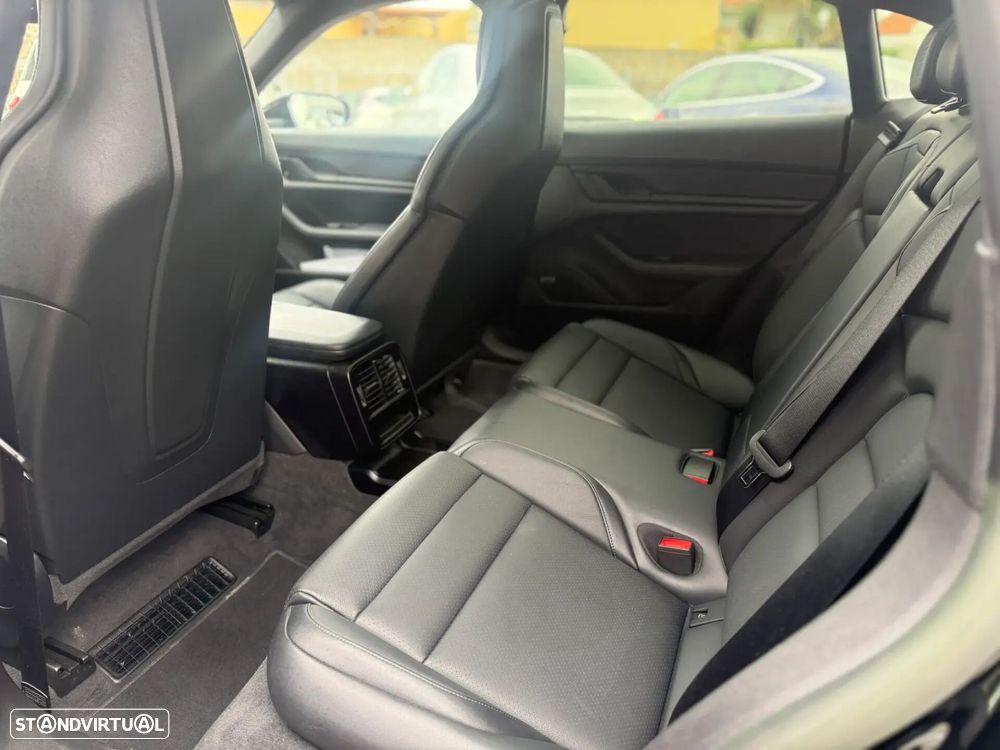 Porsche Taycan Sport Turismo - 20