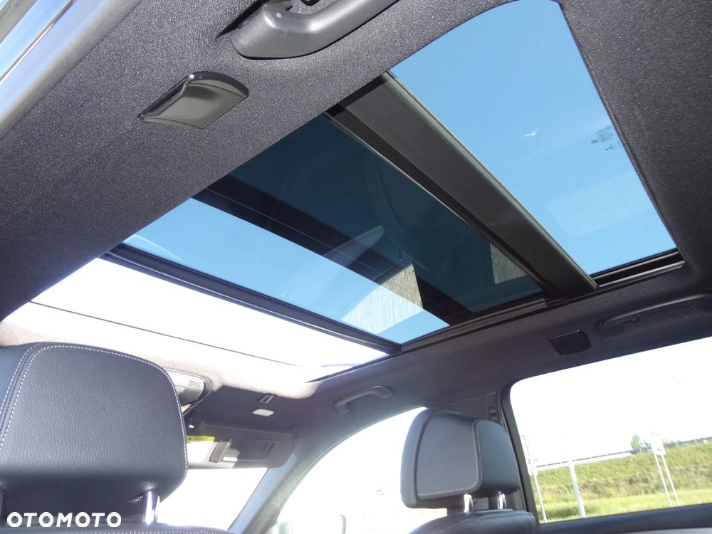 BMW Seria 5 M550d xDrive Touring - 29