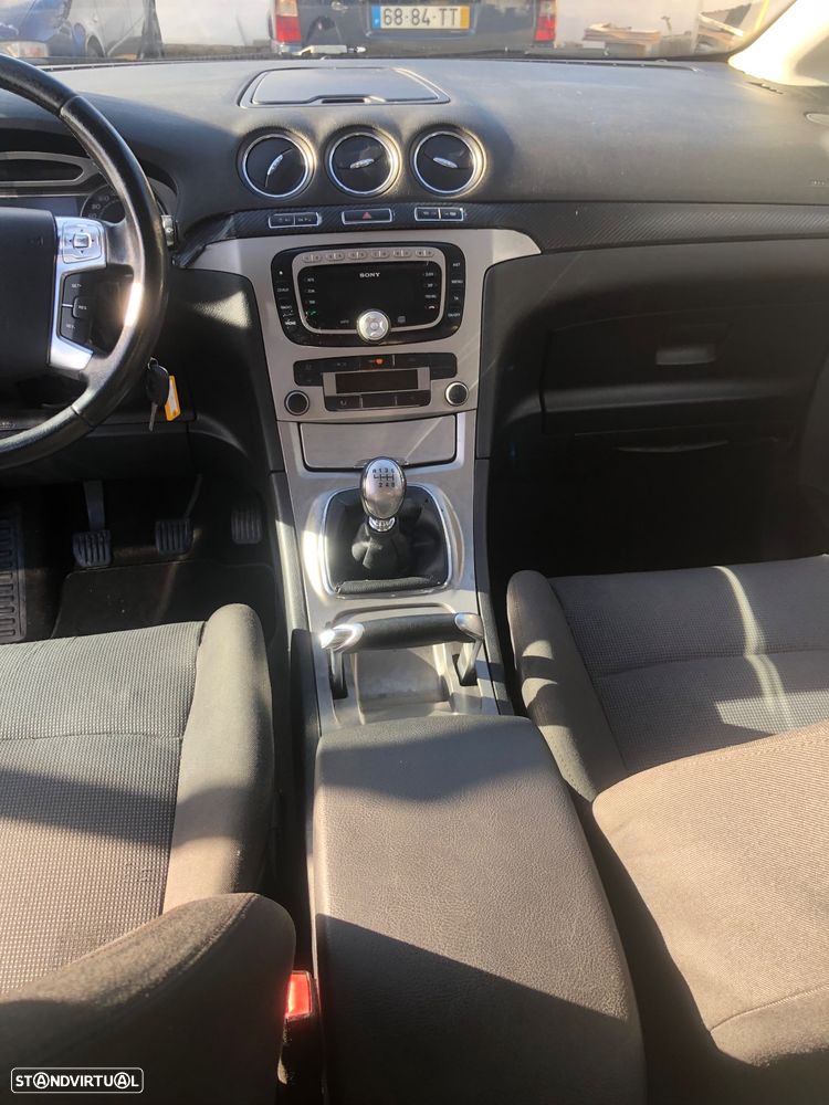 Ford S-Max 1.8 TDCi Titanium 7L - 24