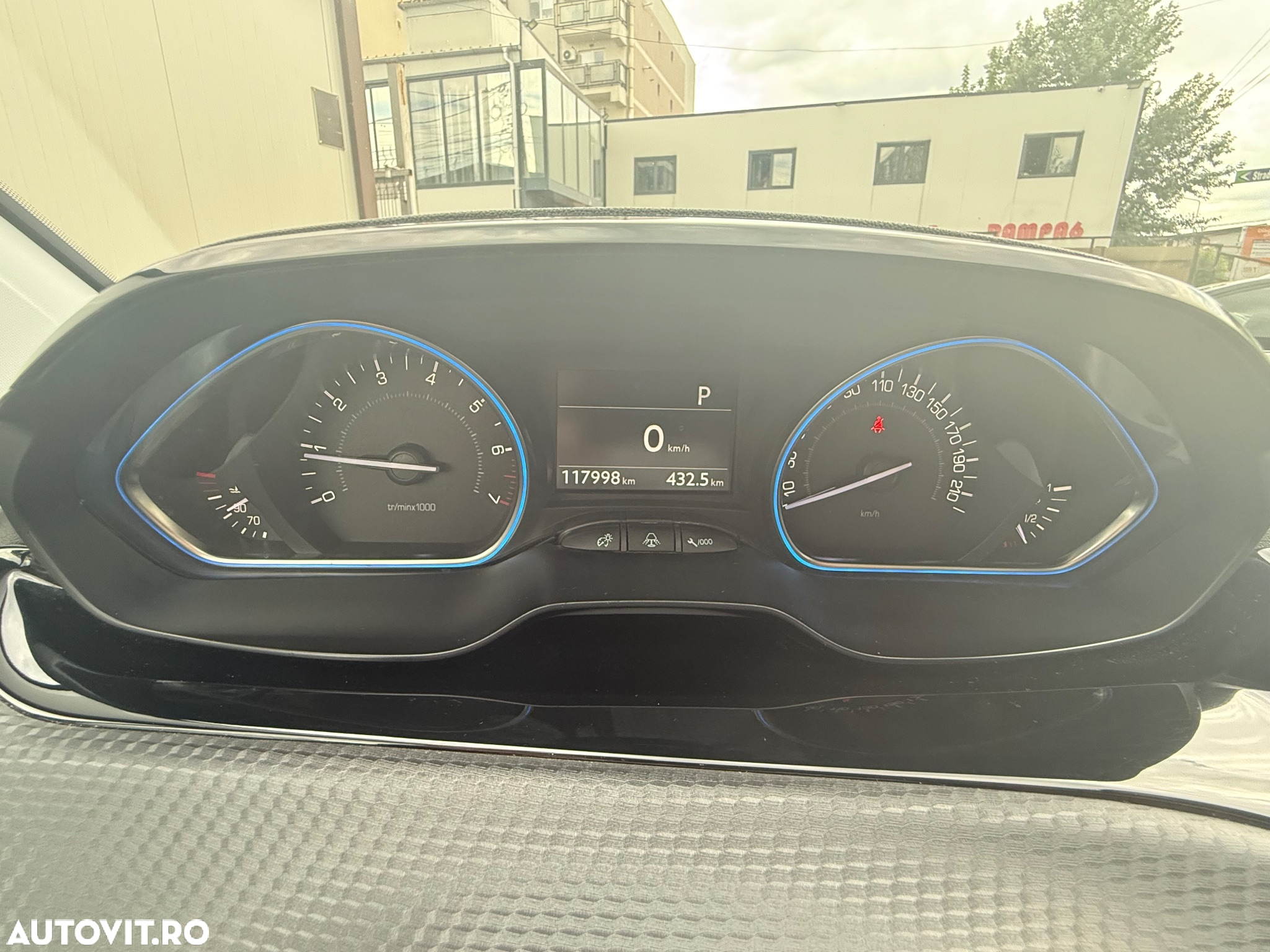 Peugeot 2008 1.2 PureTech Turbo EAT6 S&S Allure - 30