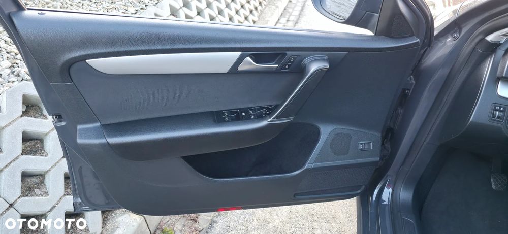 Volkswagen Passat - 15