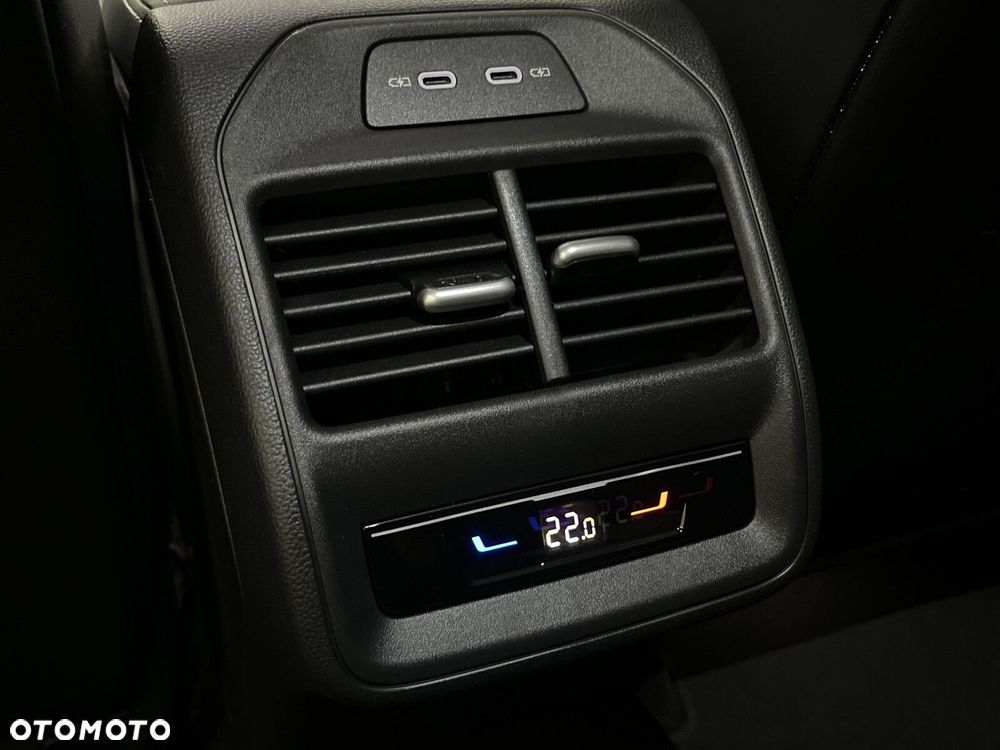 Volkswagen Passat - 25