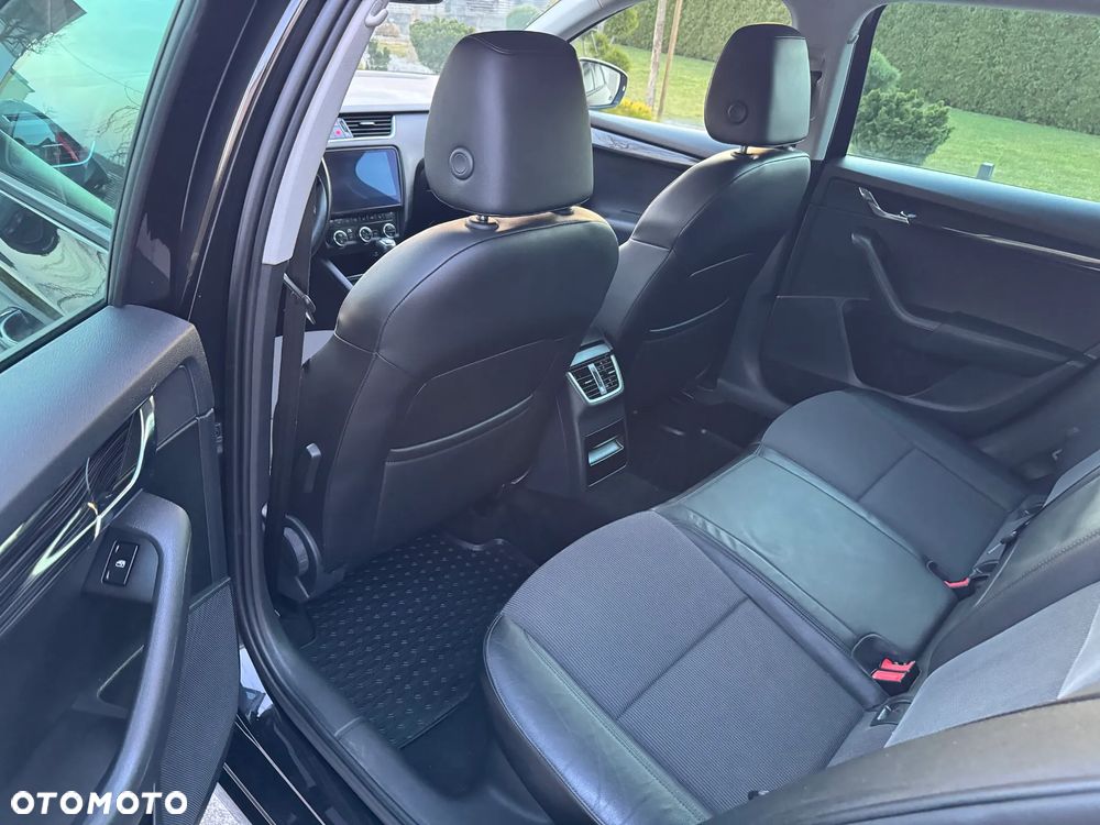 Skoda Octavia 2.0 TDI SCR 4x4 Style DSG - 12